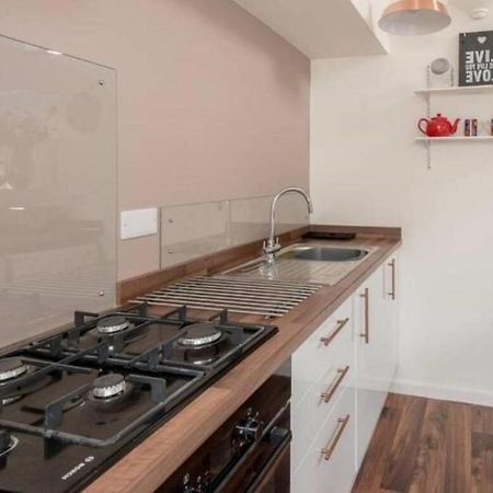 Апартаменты Joivy Loft At The Brewery With Free Parking Эдинбург Экстерьер фото